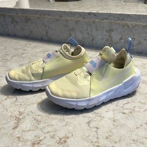 Gently used Nike Sneakers, size 13.5C